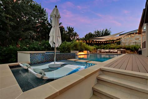 Your Guide: How to Decorate a Pool Area Oasis