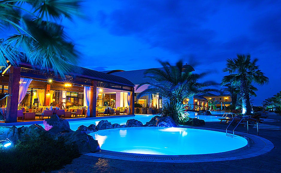 How To Decorate Your Pool Area SiteMindWeb